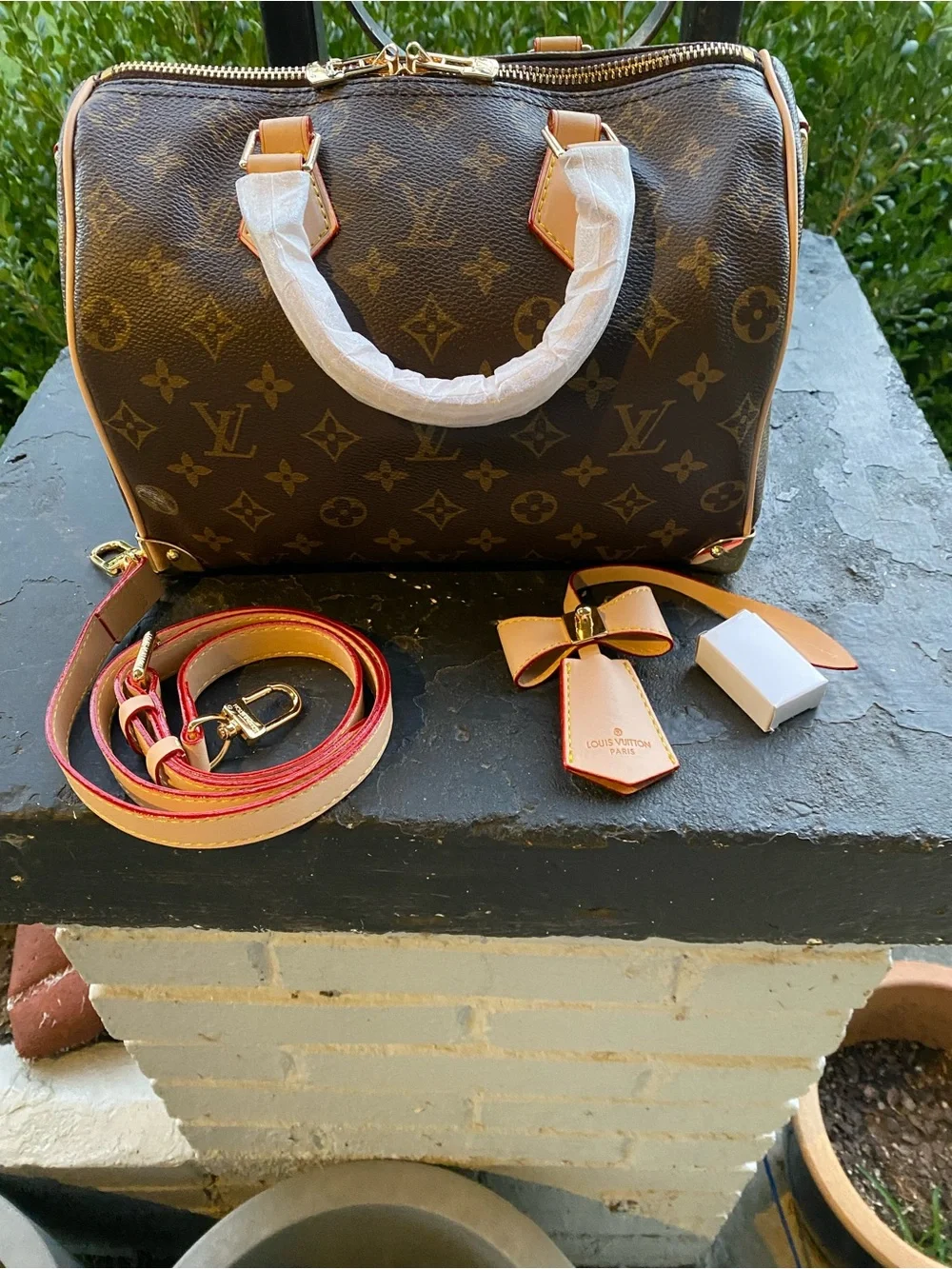 NOT AUTHENTIC Louis Vuitton Brown Monogram Speedy Bandoulière Small Satchel 25